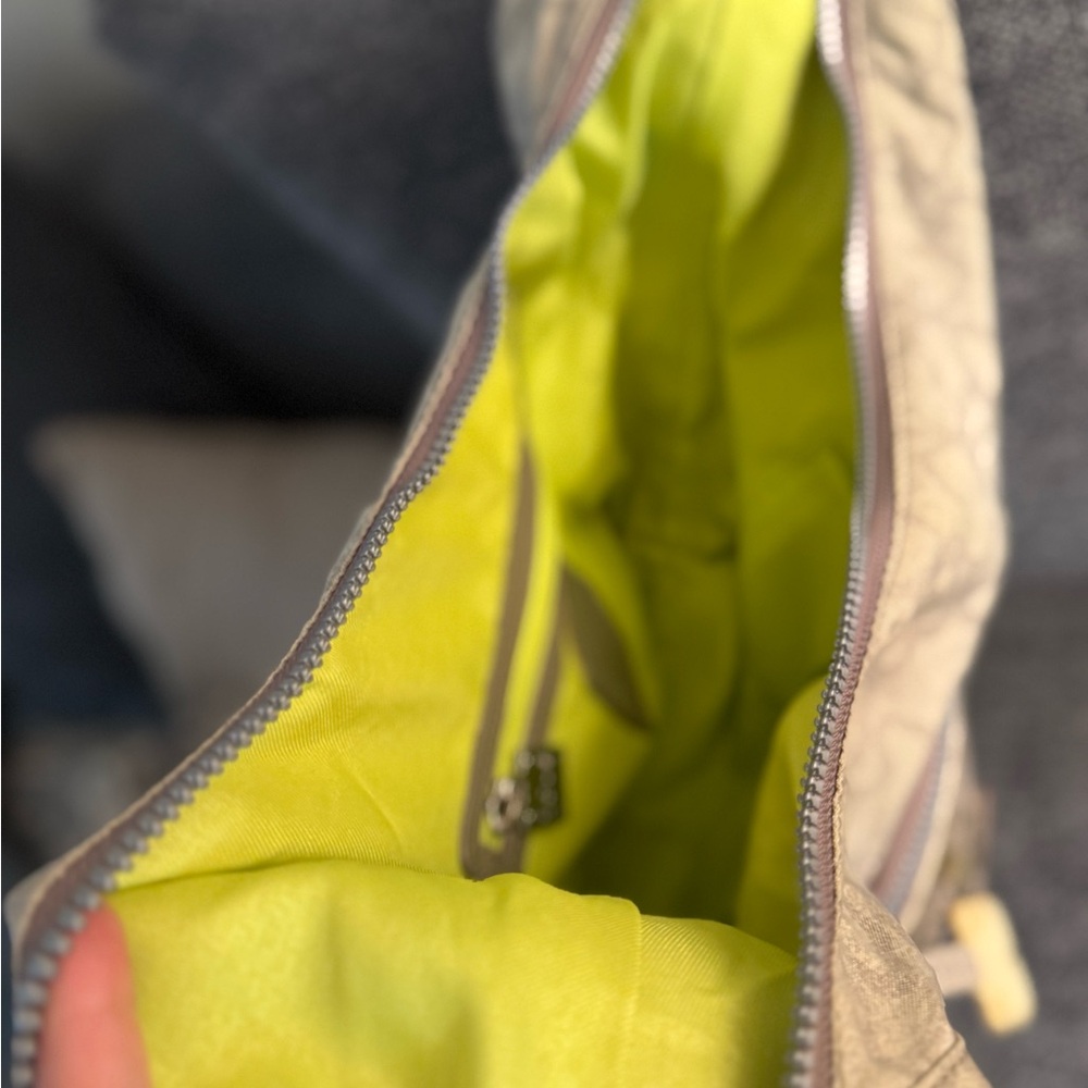 Tous Tan Shoulder Bag with Casual Design - Picture 6 of 7